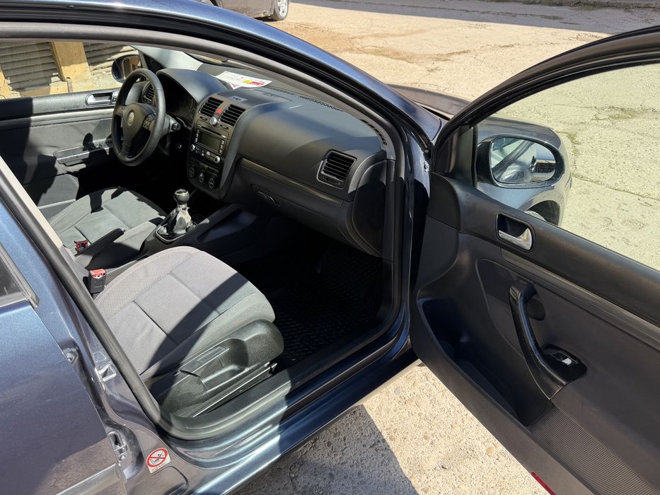 VW Golf 5 1.6 MPI 102 CP • 2006 • 116.000 km • Climatronic