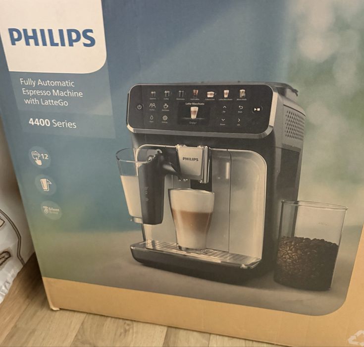 Vand espressor cafea philips latte go seria 4400 , nou