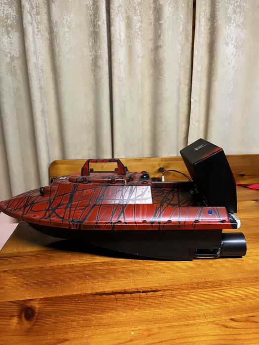 Лодка за захранка D12f