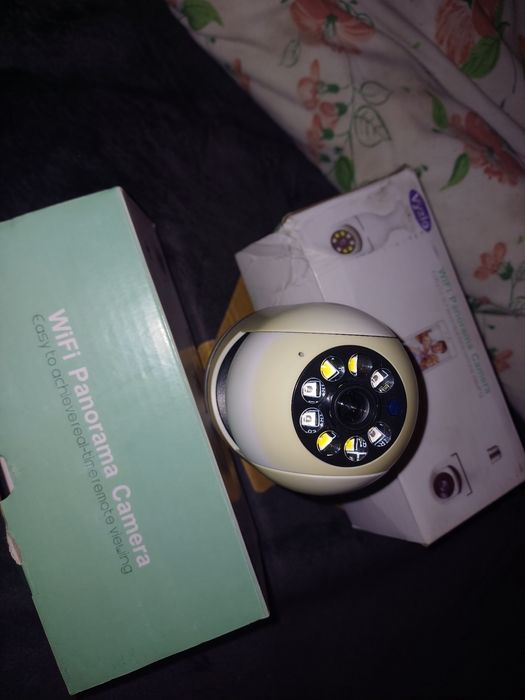 Camera supraveghere montare la bec produse noi 150 lei amandoua