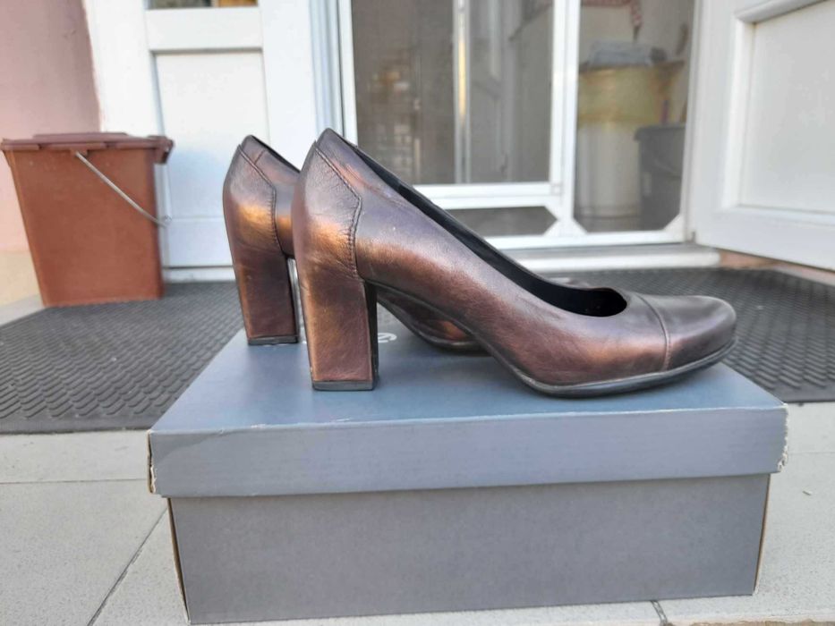 Pantofi ECCO cu toc, de piele, marimea 39