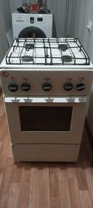 Продам газ плиту б.у
