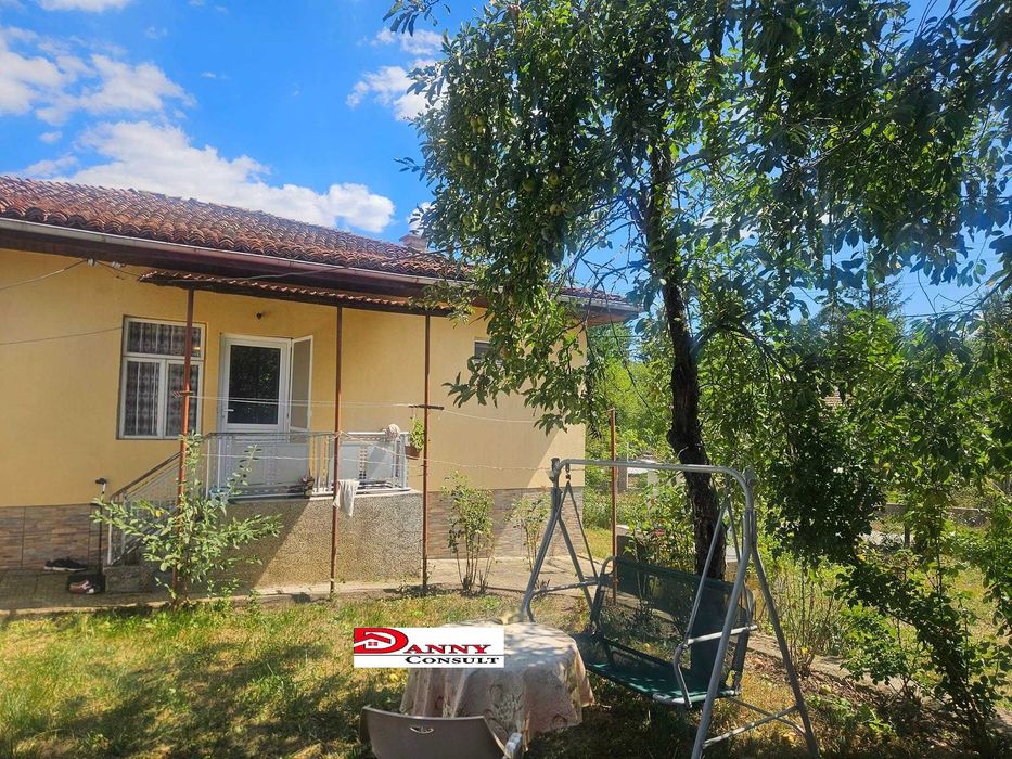 Частично ремонтирана къща с двор и кладенец в с. Беброво, общ. Елена