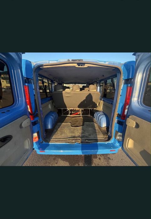 Renault Trafic II / 8+1 LUNG