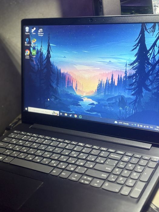 Ноутбук Lenovo в хорошем состоянии / 8 ГБ ОЗУ / SSD 240 ГБ