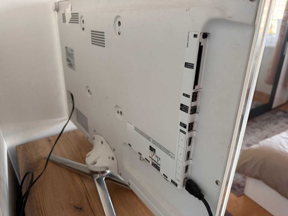 Бял телевизор 32 инча Samsung ue32c6510