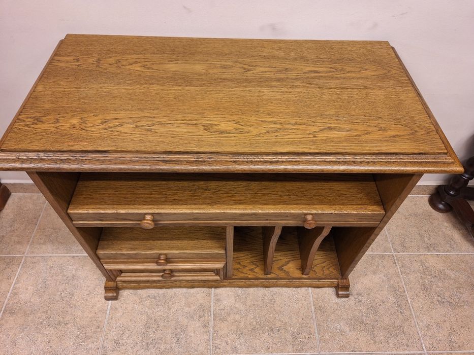 TV шкаф с подвижни плотове