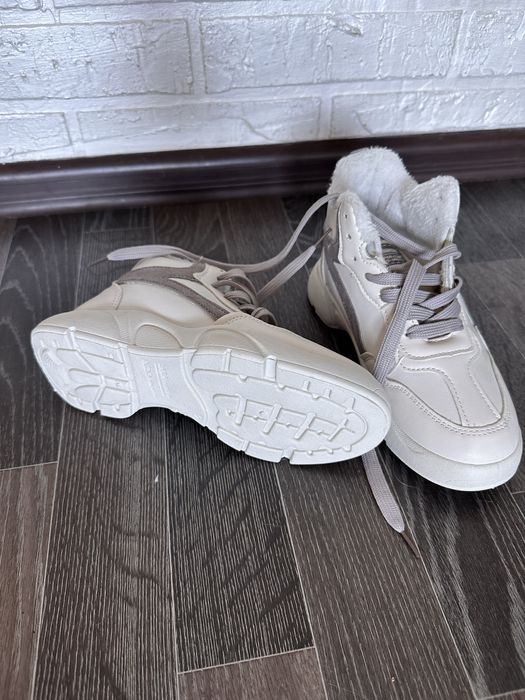 Кроссовки новые 35 р