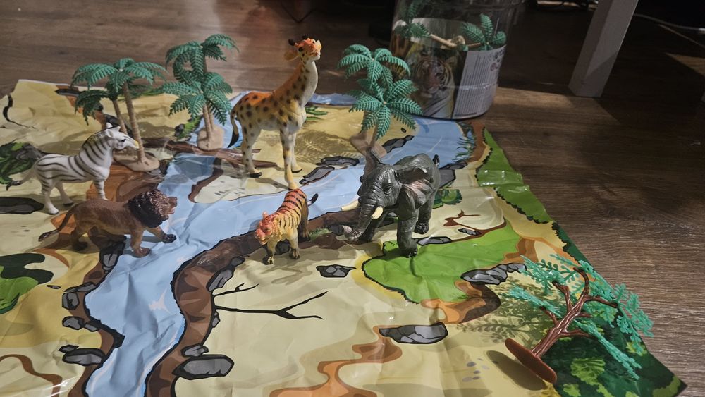 Dinozauri si animale salbatice