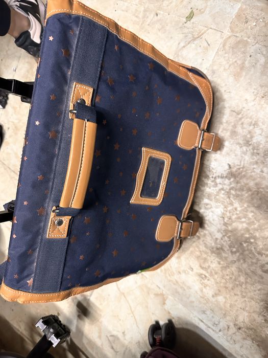 Детский портфель на колесиках.