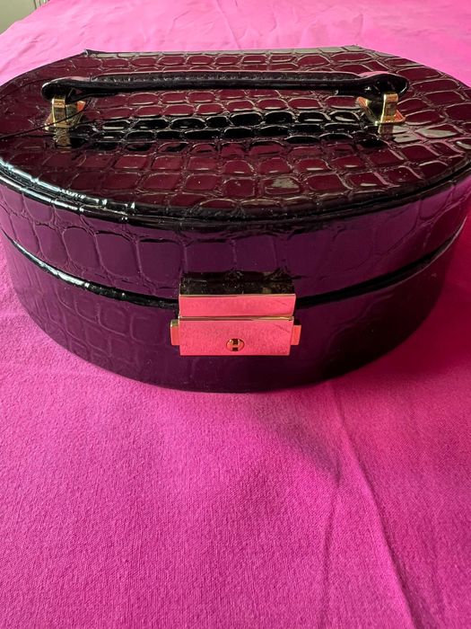 Хубав подарок. Кутия за бижута ART 93. Нова.