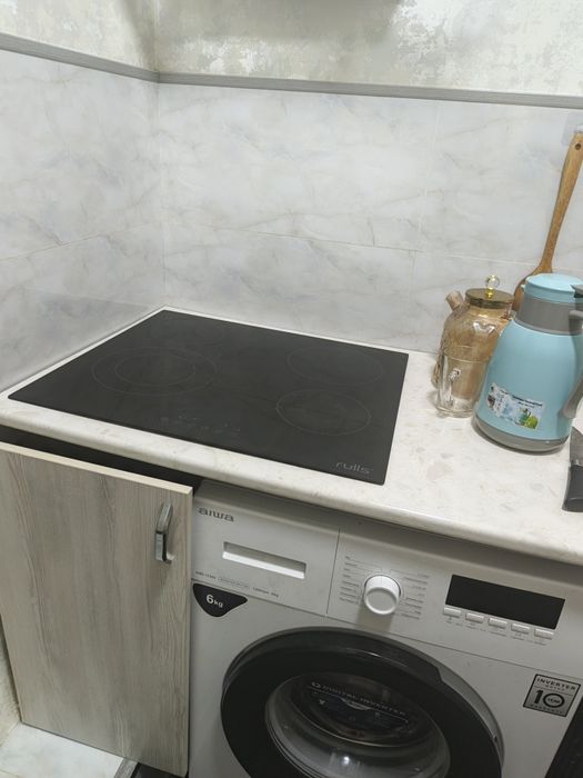 2та қиз оламан Кадишева, Дўстлик метро яқинида