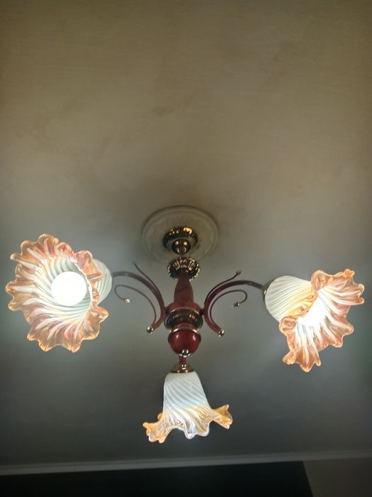 Продам люстру б/у