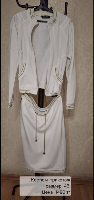 Платье  Б/у. Цены  690тг.