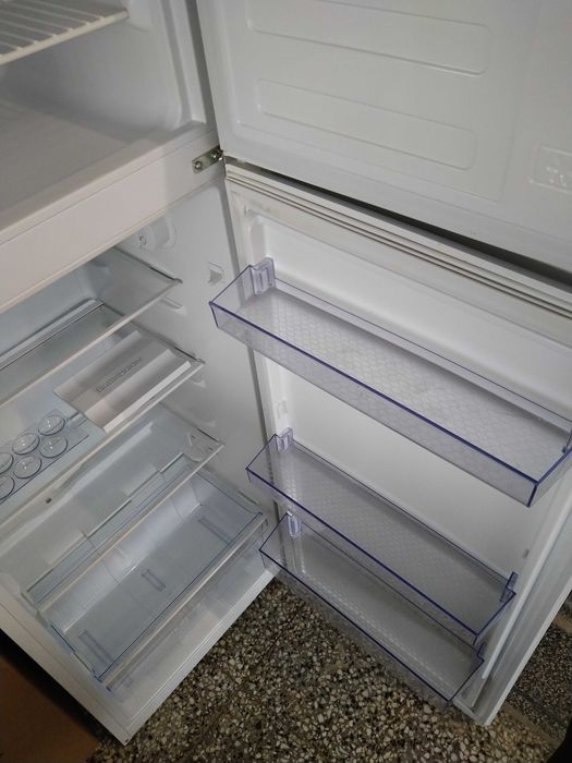 Хладилник с горна камера Beko