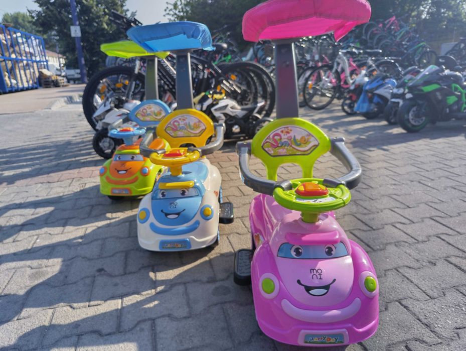 MONI Кола за бутане с дръжка SMILE