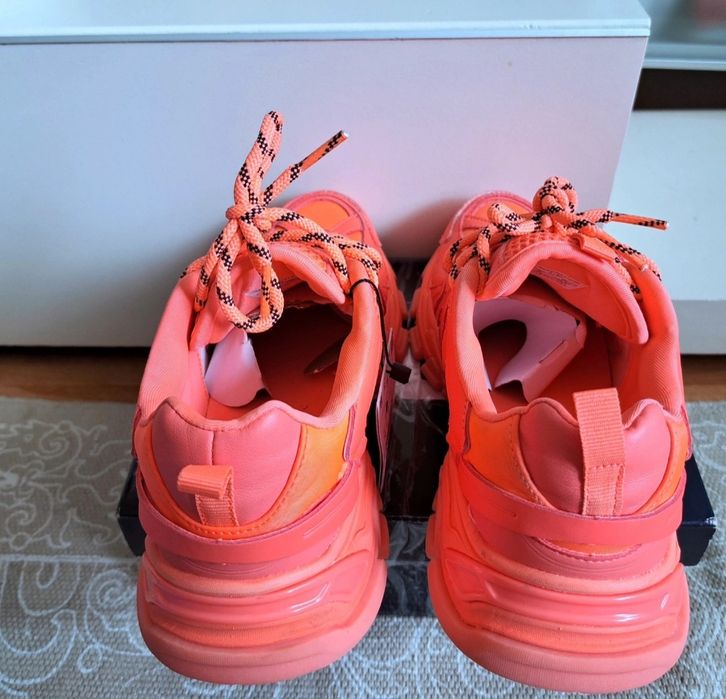 Sneakers, adidasi Bershka