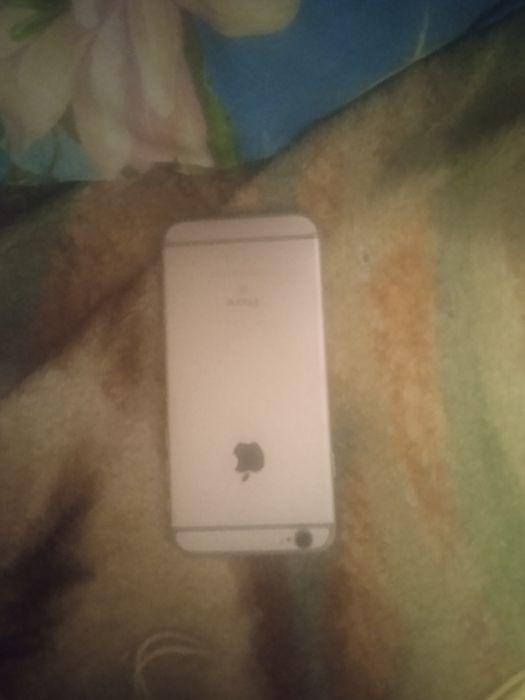 Продам айфон 6s.