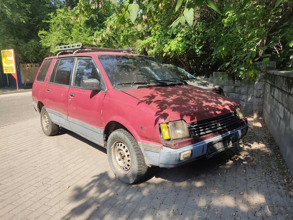 Mitsubishi Space Wagon 1991 года на запчасти
