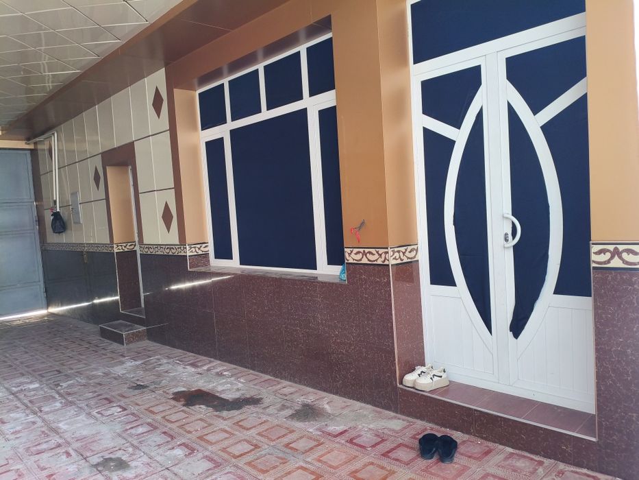 Котта Иттифокда 10 сотихли Икки этажли участка сотилади.12 та хона.