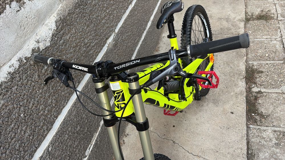 YT  Donwnhill bike