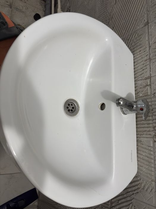 Продам раковину с зеркалом