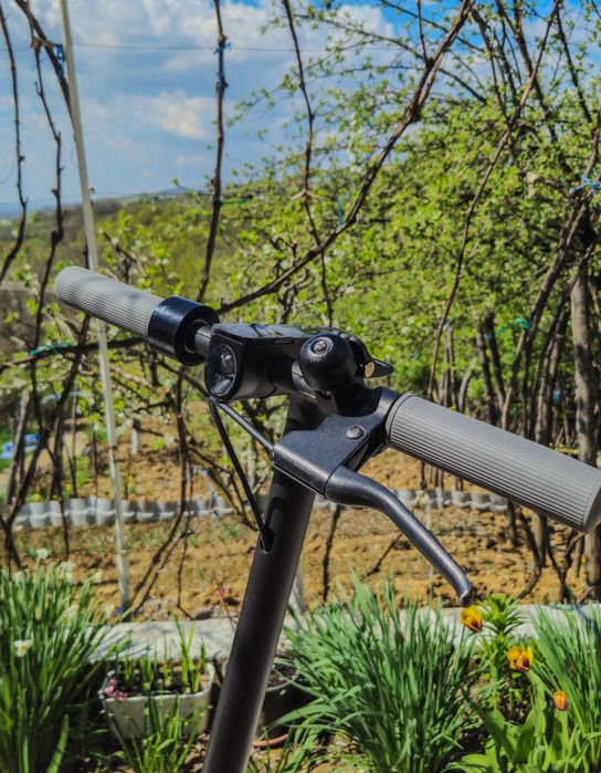 Vând trotinetă electrică Xiaomi Mi Electric Scooter 1S- stare foarte bună