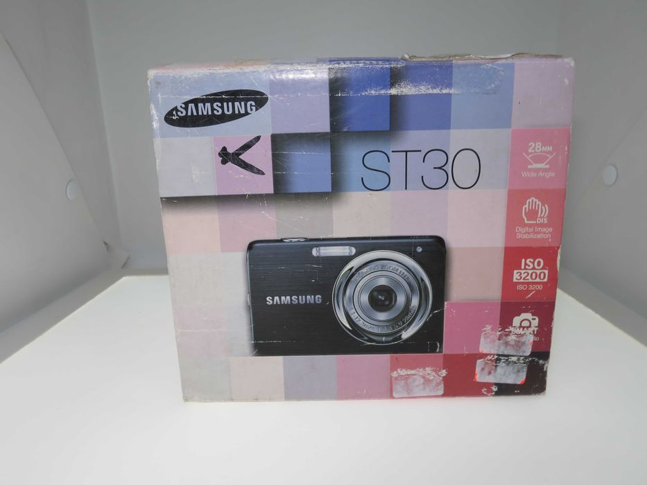 Samsung ES30 ултра малък и компактен фотоапарат с размерите на запалка, мини дигитална камера, като НОВ, работи отлично, пълен комплект