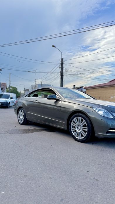 Vand sau schimb  Mercedes-Benz E-Class Coupé E 200 (2012)