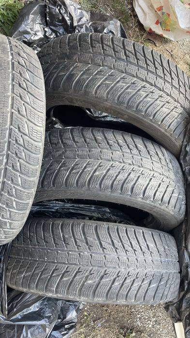Продавам зимни гуми за джип нокиан