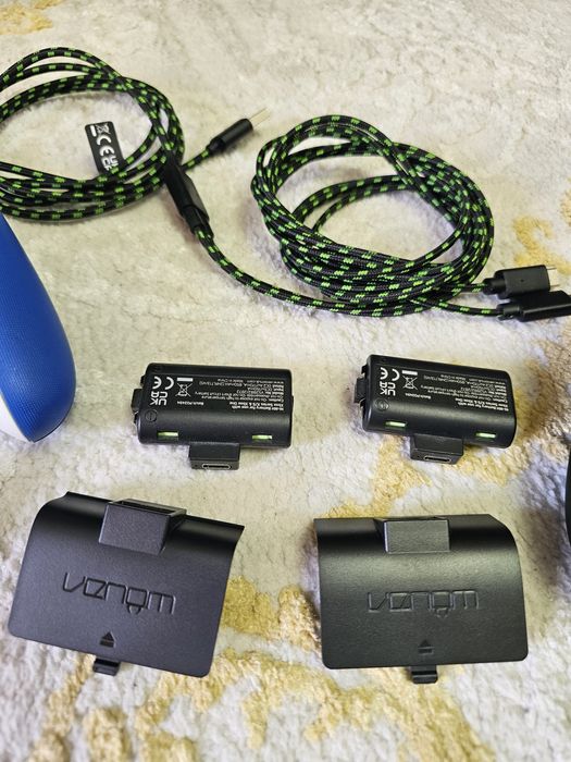 Controller xbox series x/s impecabile  plus acumulatori si cablu incarcare.xbox maneta .