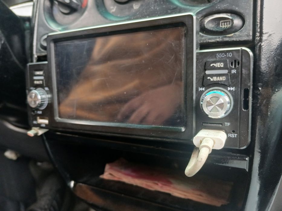 Mini manitor avtomobim