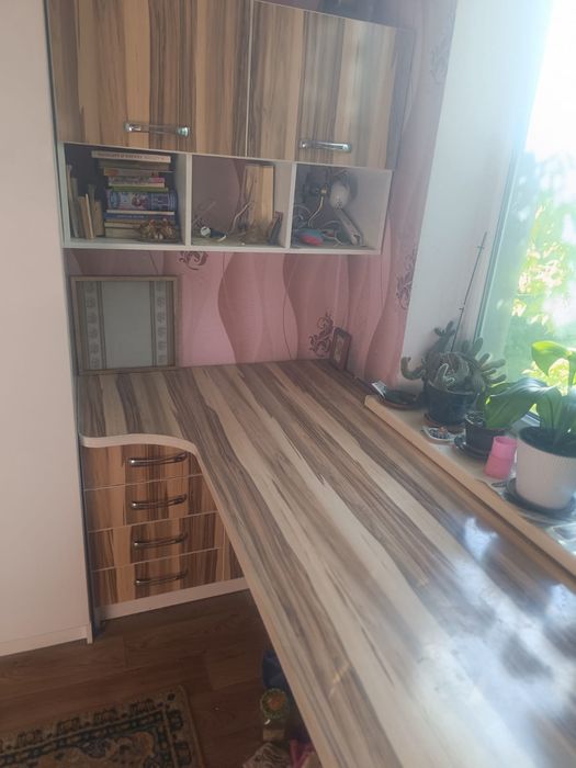 Продам стол письменный с шкавчикам