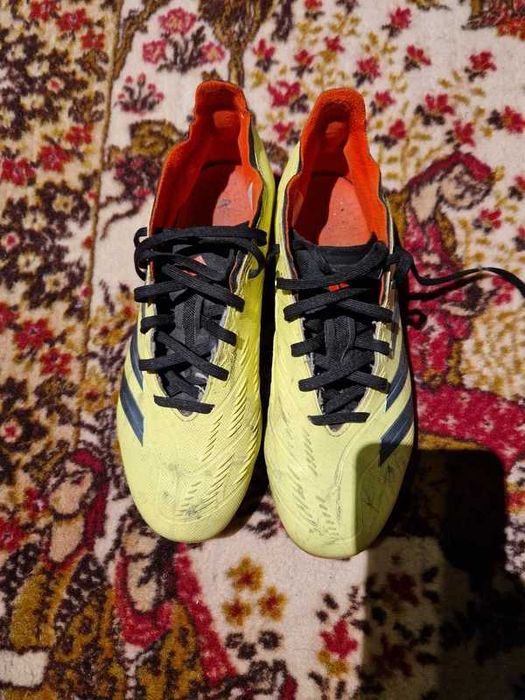 Ghete fotbal Adidas predator