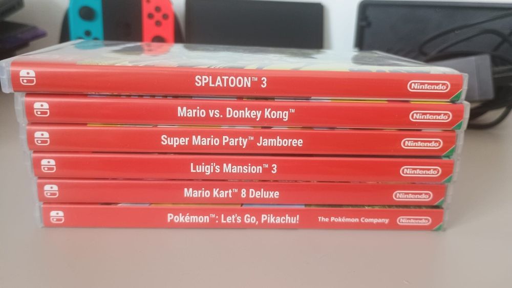 Vând consola Nintendo Switch Oled