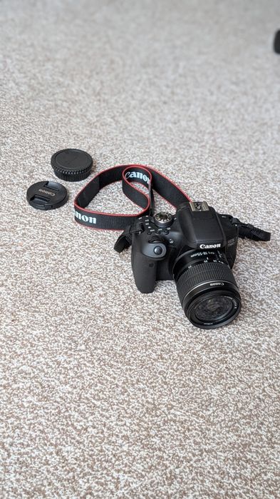 Aparat foto Canon EOS 750D + obiectiv 18-55mm III - stare perfectă