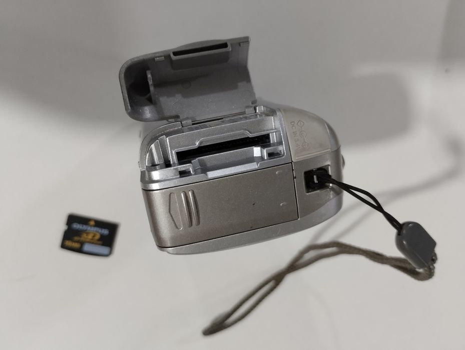 Фотоаппарат с флешкой.