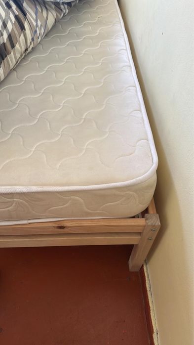 Кровать в хорошем состояние