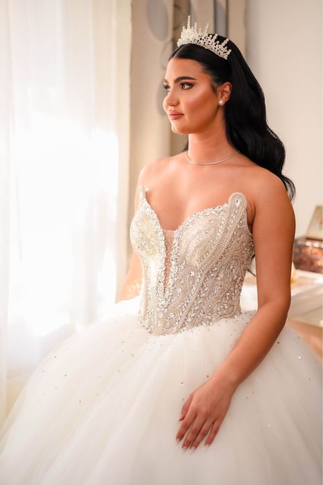 Vand rochie de mireasa , stil printesa.