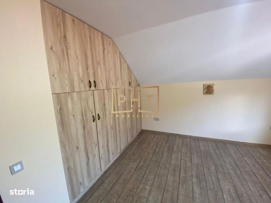 Casa cu 6 camere, 240 mp utili, 3 bai, curte 100 mp, panouri fotovolta