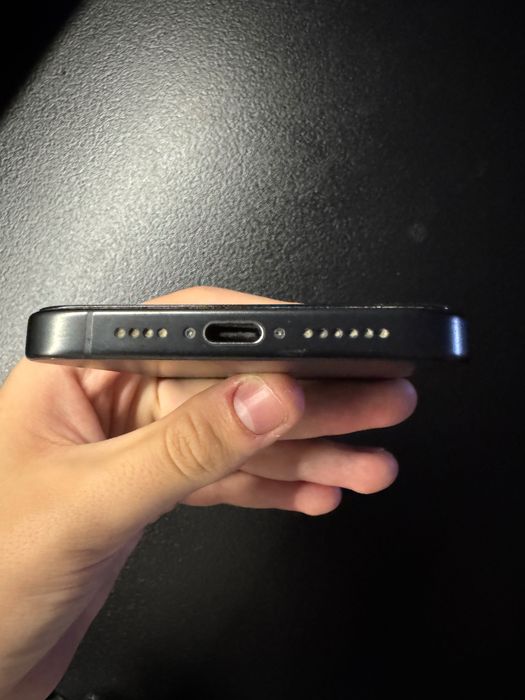 Продавам iPhone 15 Pro Max – 256 GB