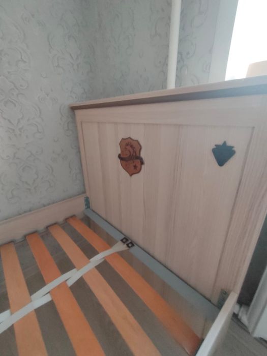 Продам кровать полуторку