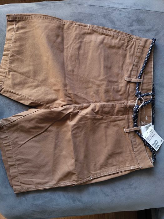 Нови мъжки бежови къси панталони H&M с колан  размер 31