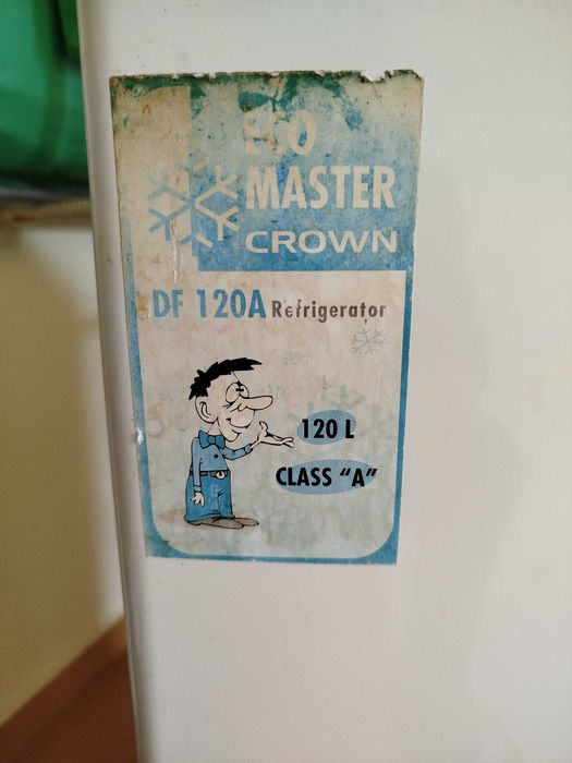 Здравейте, продавам малък хладилник CROWN, 120л, клас А.