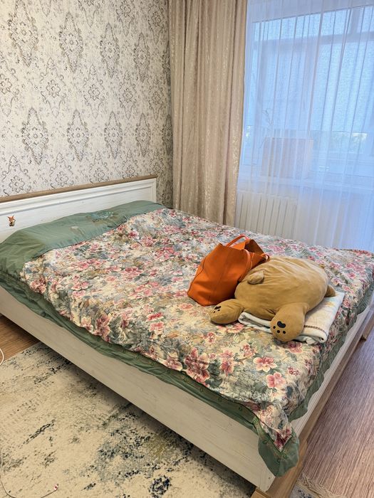 Продам спальный гарнитур