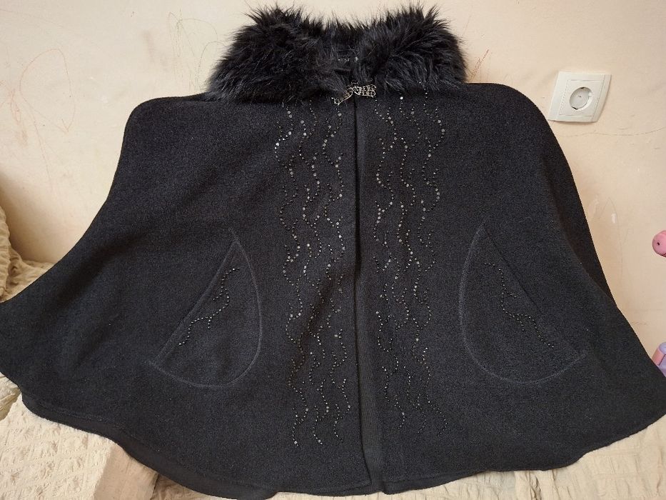 Продаётся женский кардиган пончо