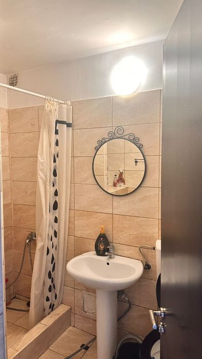 Ofer spre închiriere garsoniera zona centrala