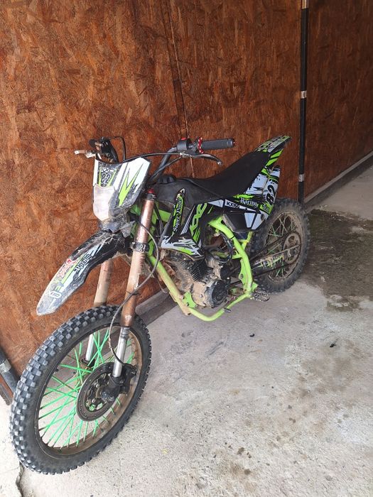 Cross kxd 150cc  merge foarte bine