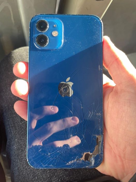 Продам Айфон 12