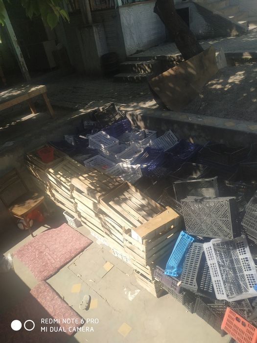 Yashiklar sotiladi yogoch plasmas